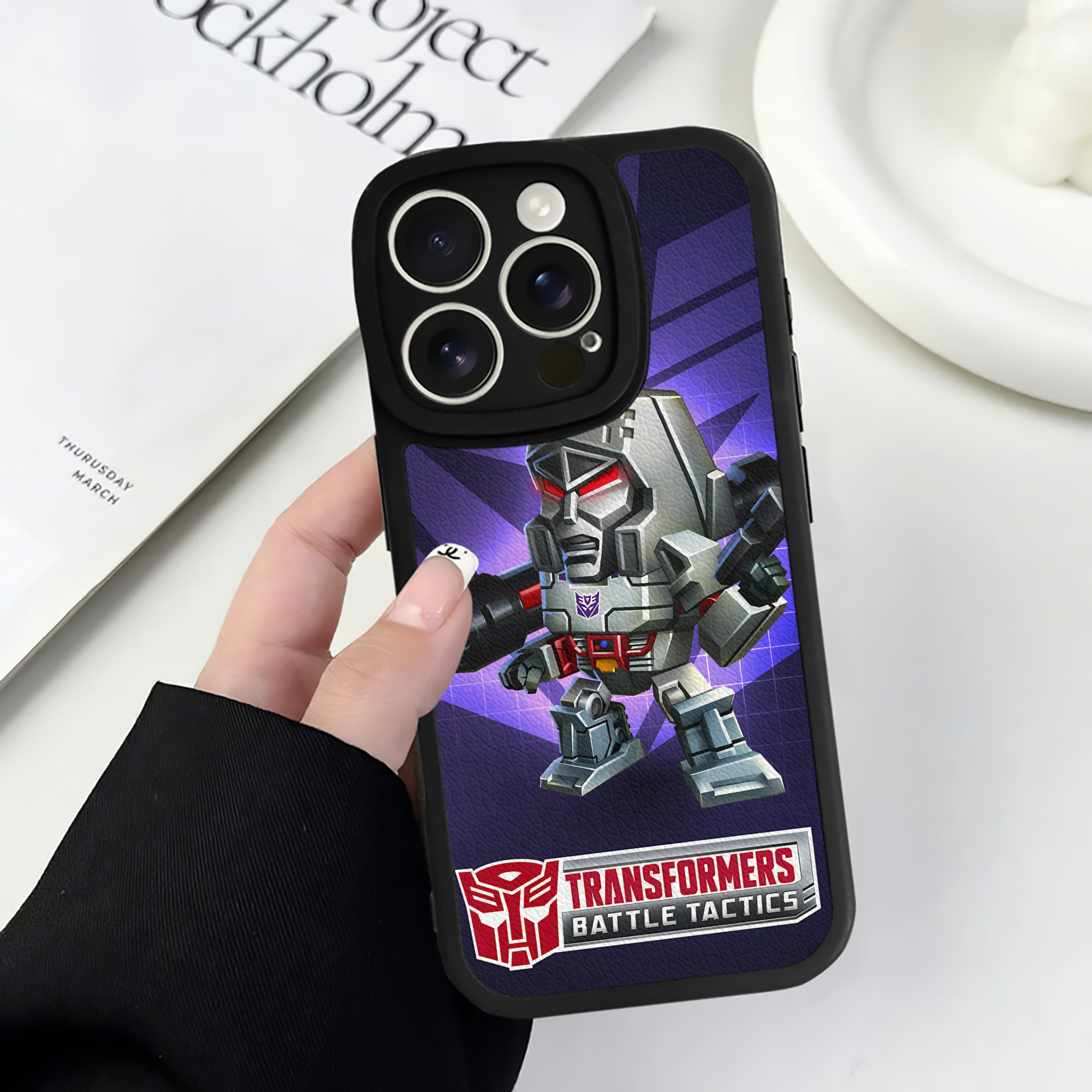 （画像用） Transformers トランスフォーマー 【iPhone 16シリーズ対応】シリコンスマホケース（レザー調） 材質：シリコン